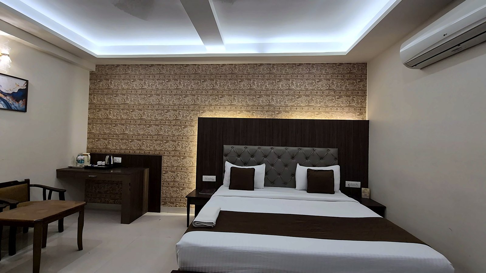 Rooms & Suites - Hotel Delite Grand Jabalpur