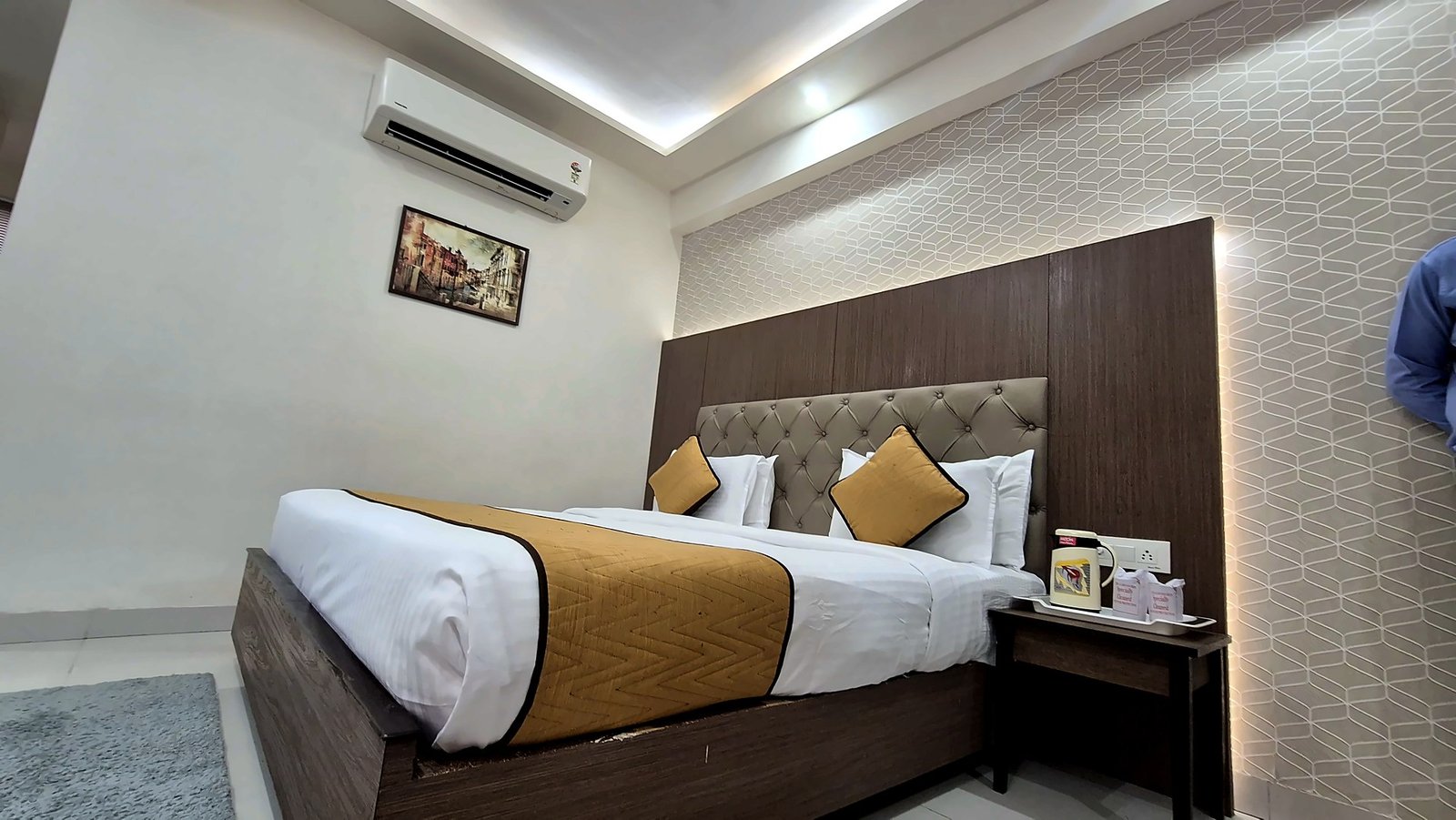 Rooms and Suites at Hotel Delite Grand